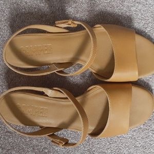 EXCELLENT CONDITION Camper sandals
